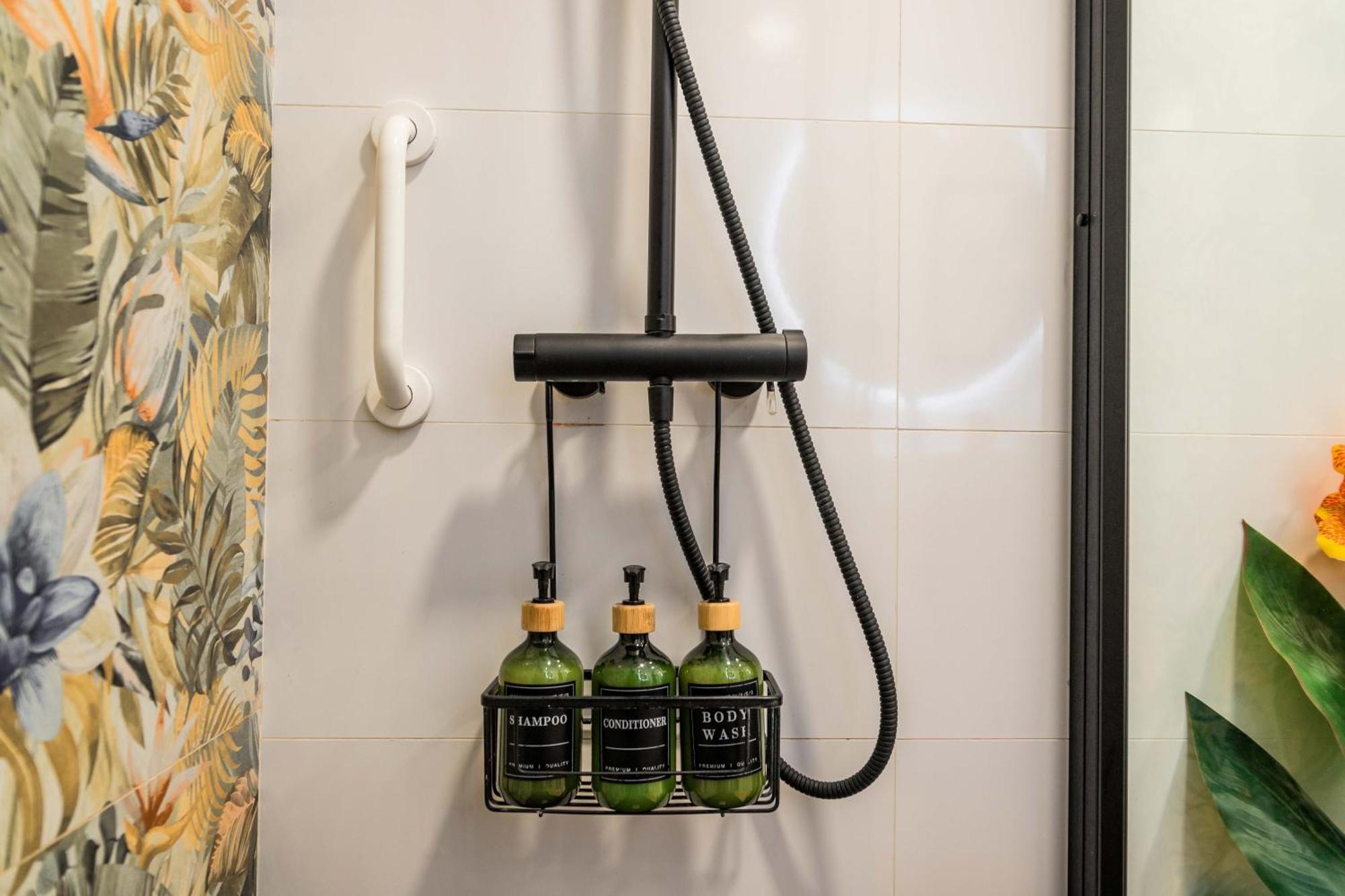 Artistic Flat Next To Ruzafa Welcome To The Jungle บาเลนเซีย ภายนอก รูปภาพ