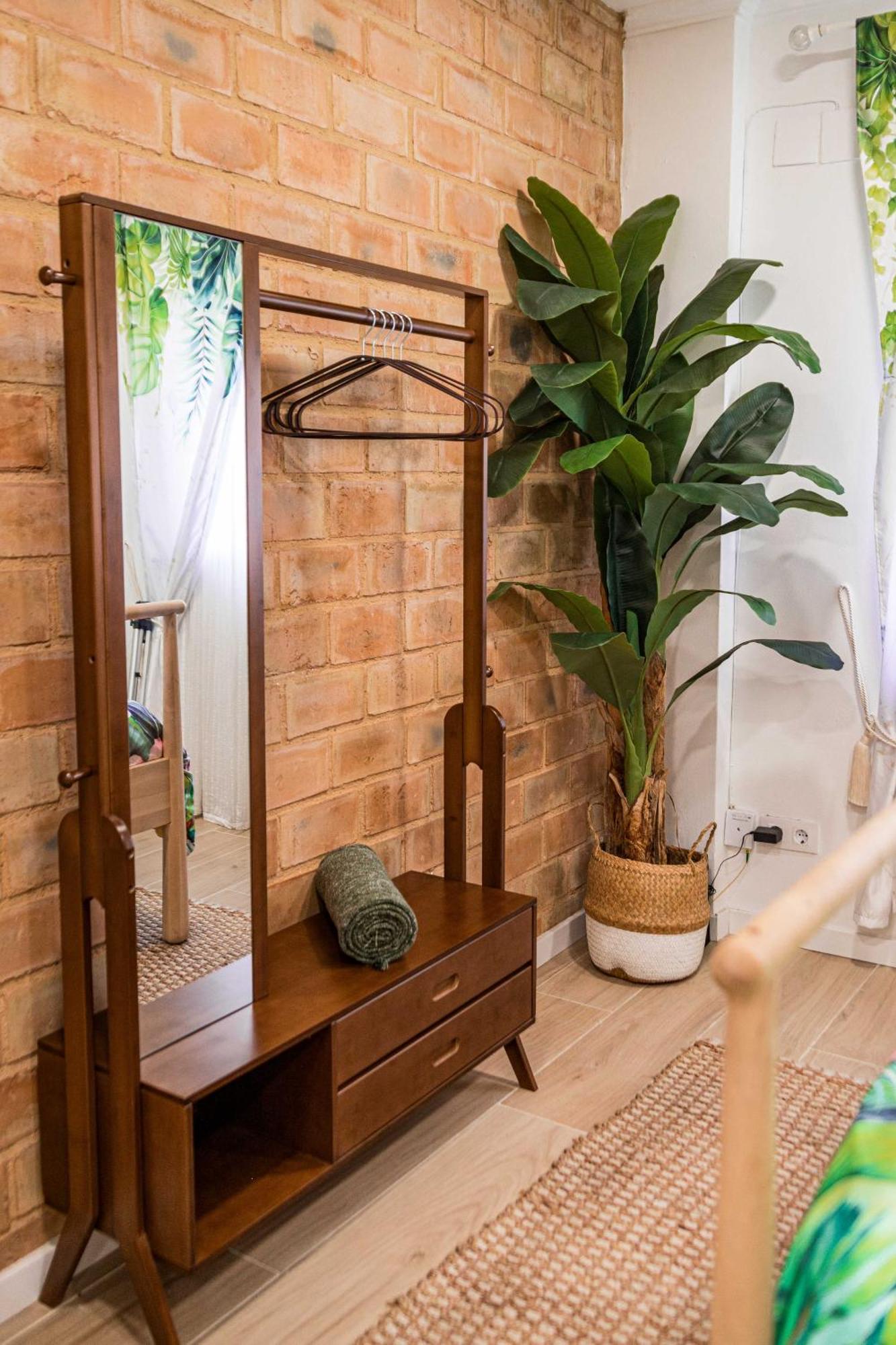 Artistic Flat Next To Ruzafa Welcome To The Jungle บาเลนเซีย ภายนอก รูปภาพ