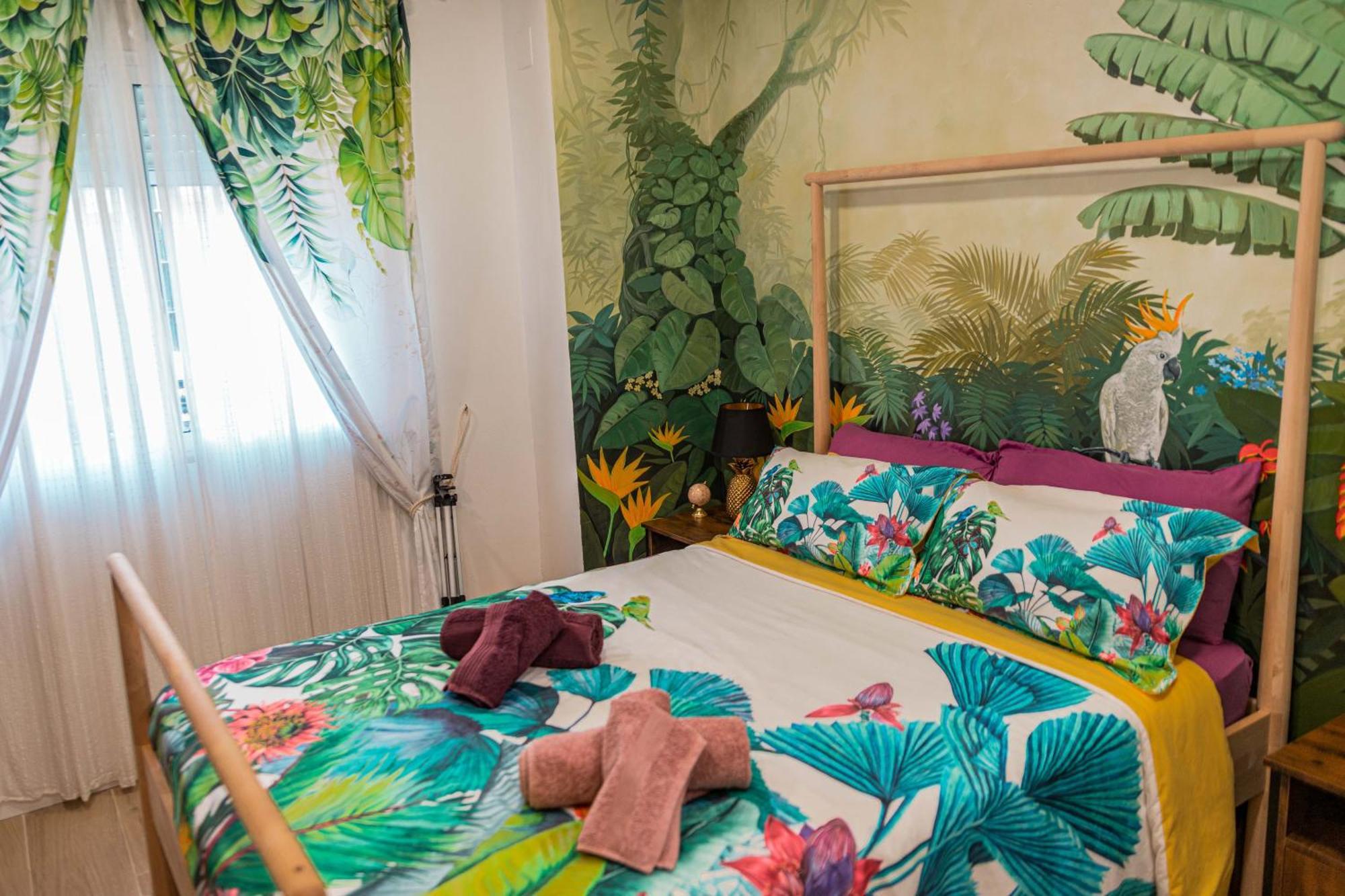 Artistic Flat Next To Ruzafa Welcome To The Jungle บาเลนเซีย ภายนอก รูปภาพ