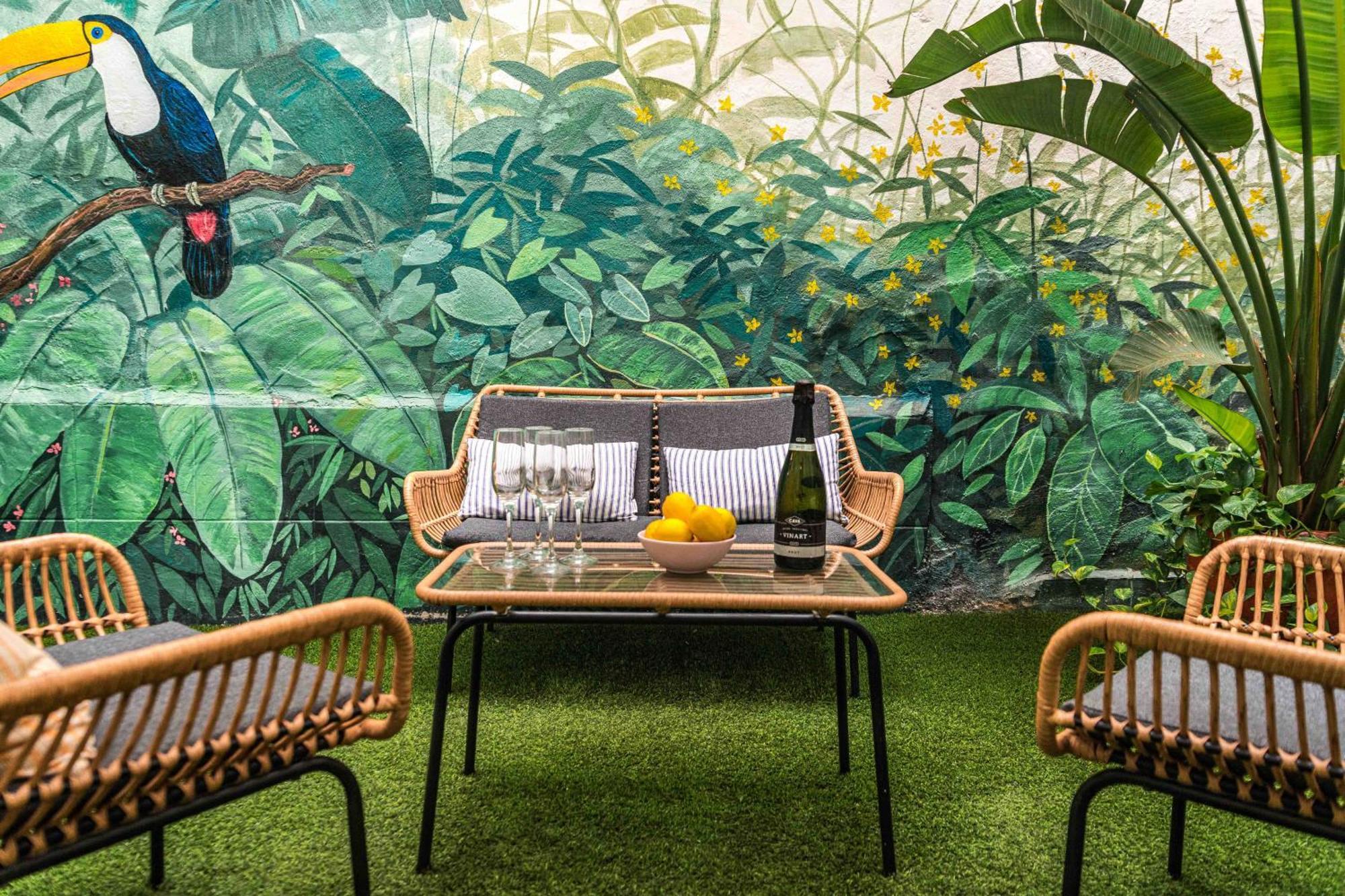 Artistic Flat Next To Ruzafa Welcome To The Jungle บาเลนเซีย ภายนอก รูปภาพ